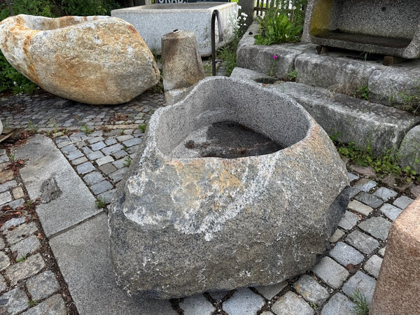 Naturstein Findling mit schöner Patina