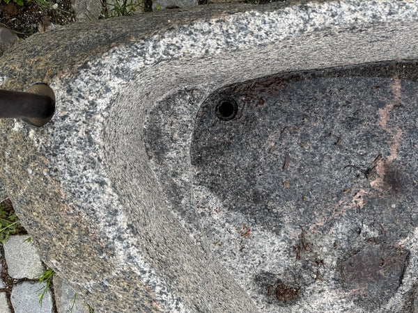 Naturstein Findling Brunnenbecken
