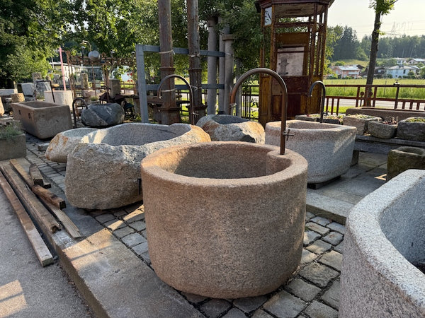 Steinbrunnen für den Garten