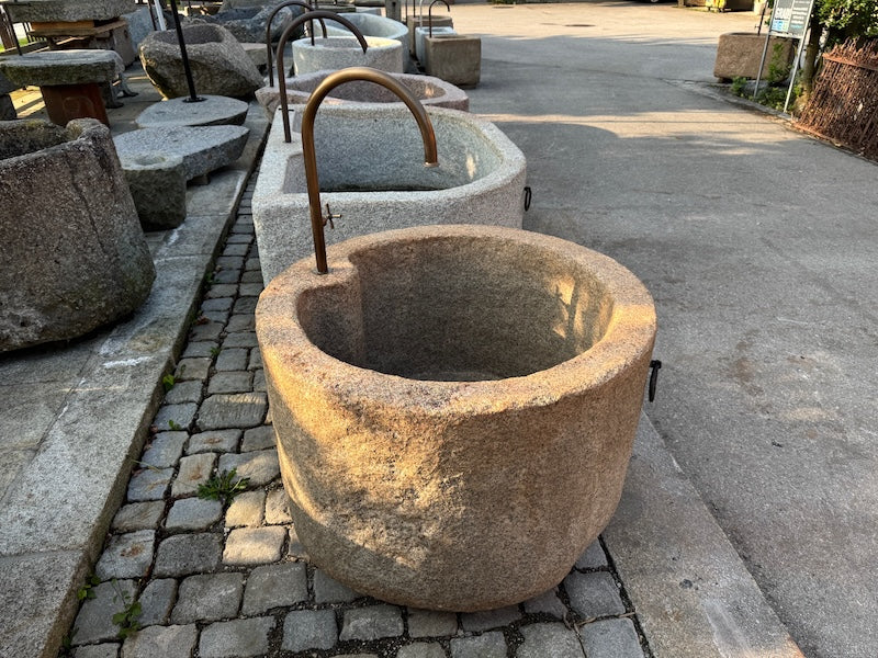 Steinbrunnen für den Garten