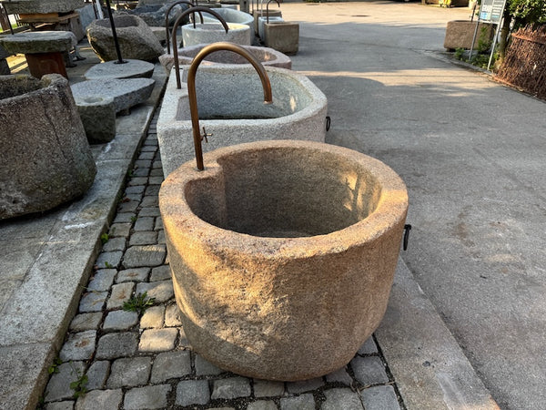 Steinbrunnen für den Garten