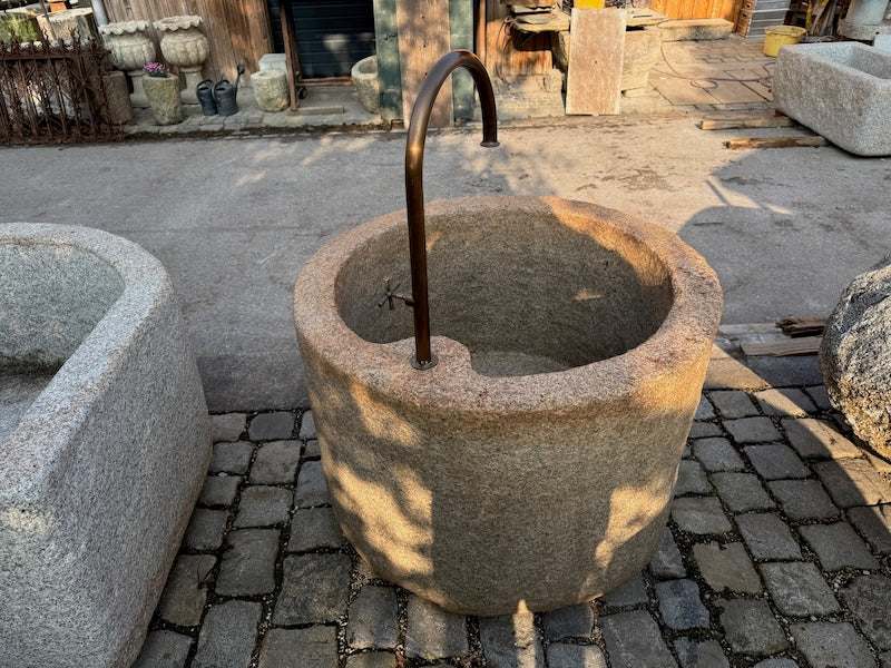 Steinbrunnen für den Garten
