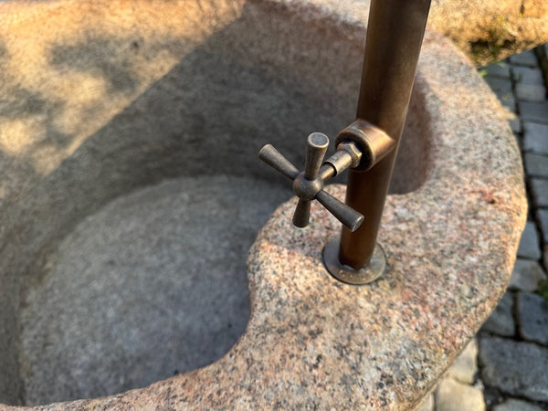 Steinbrunnen für den Garten