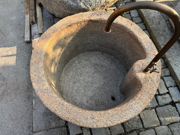 Steinbrunnen für den Garten