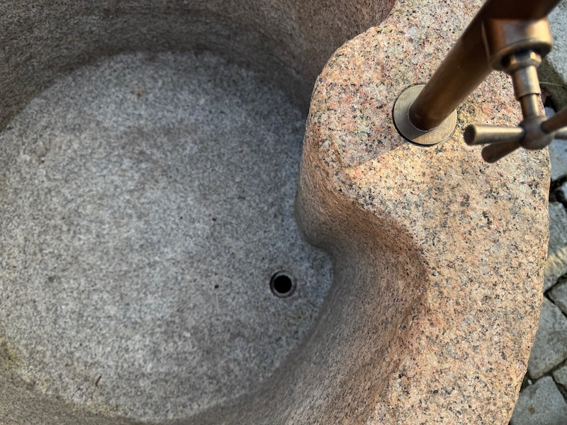 Steinbrunnen für den Garten