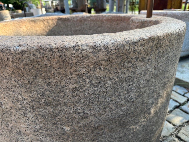 Steinbrunnen für den Garten