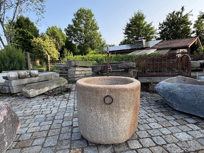 Natursteinbrunnen rund Draufsicht