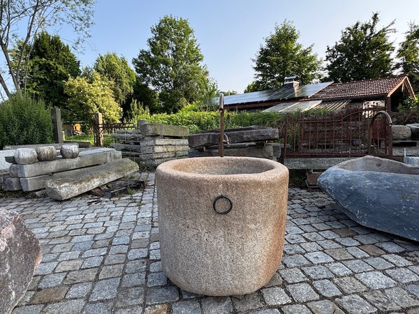 Natursteinbrunnen rund Draufsicht