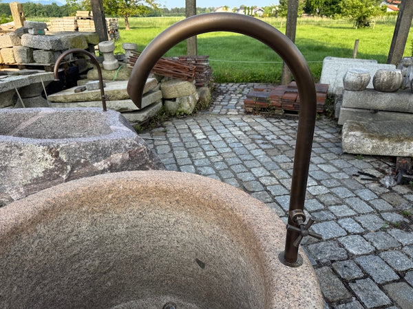 Natursteinbrunnen rund