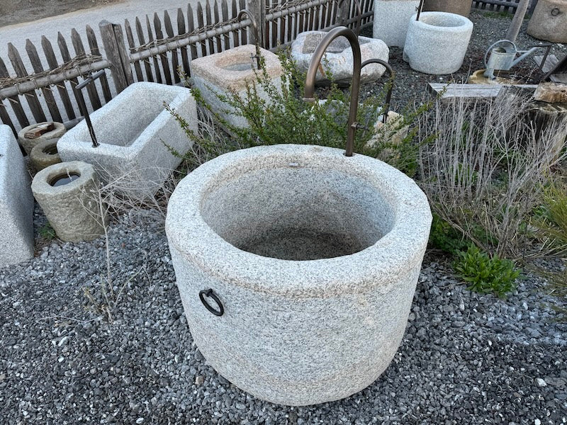 Granitbrunnen rund