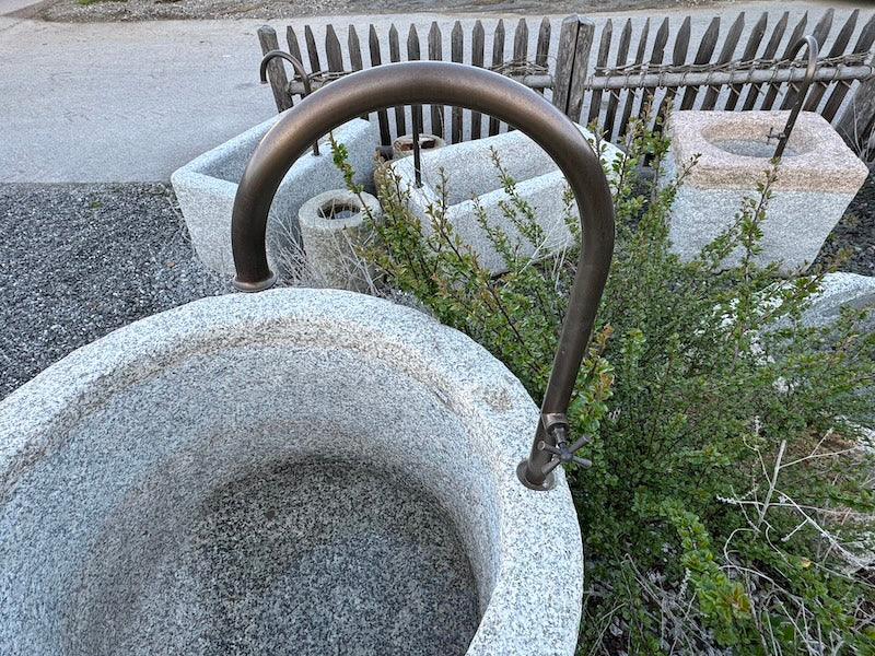 Granitbrunnen rund