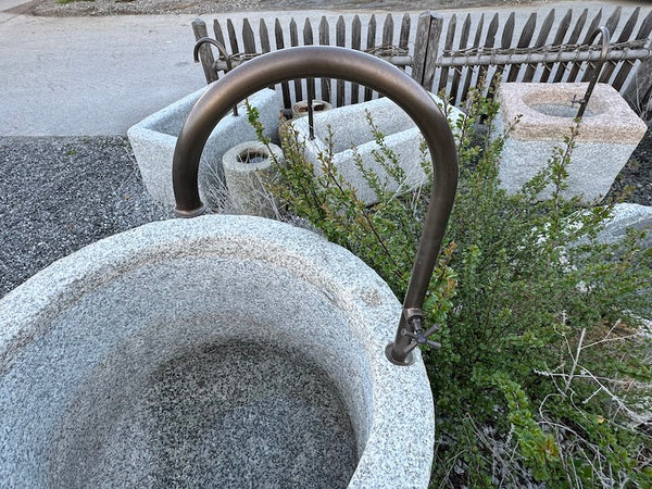 Granitbrunnen rund
