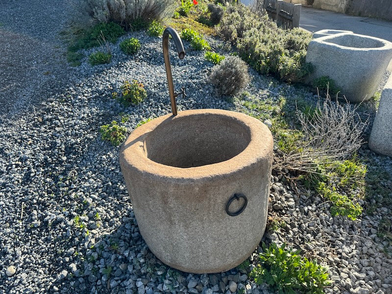 Brunnen aus Granit