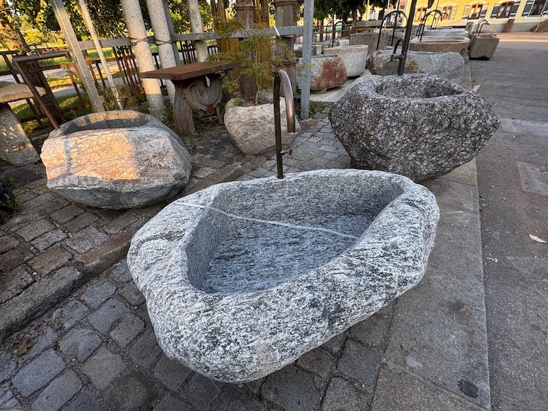 Findlingsbrunnen Schweiz