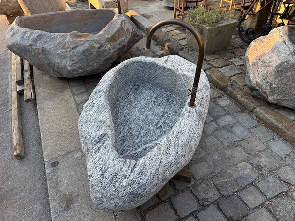 Findlingsbrunnen Schweiz