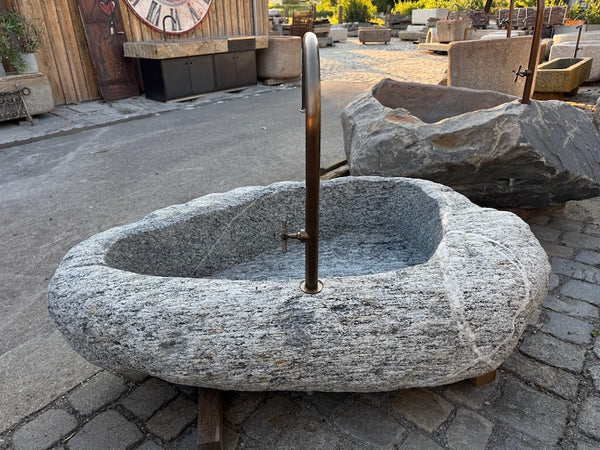 Findlingsbrunnen Schweiz