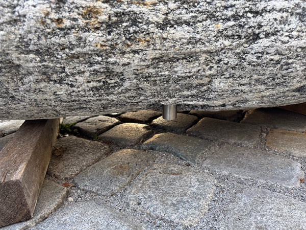 Findlingsbrunnen Schweiz