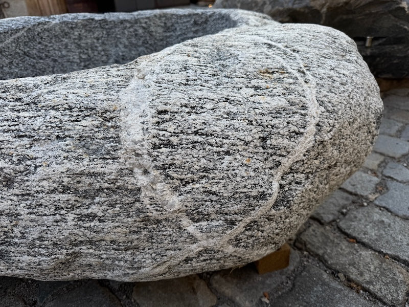 Findlingsbrunnen Schweiz