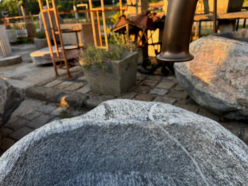 Findlingsbrunnen Schweiz