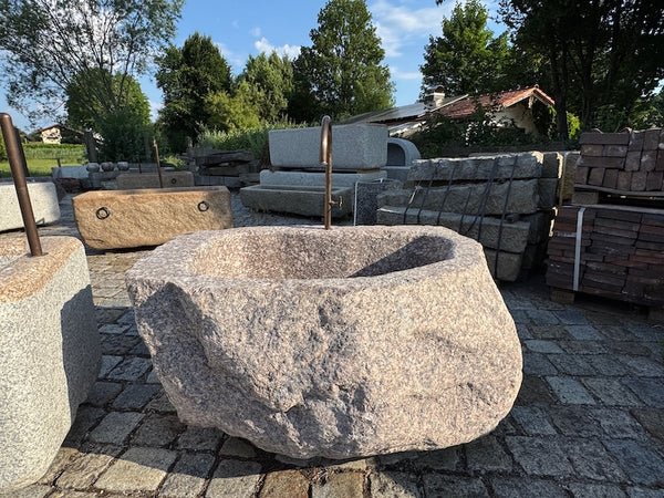 Gartenbrunnen mit Wasserhahn