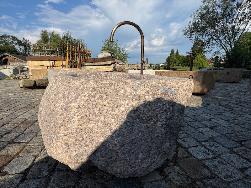 Gartenbrunnen mit Wasserhahn aus Bayern