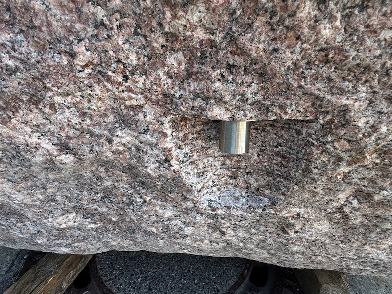 Gartenbrunnen mit Wasserhahn