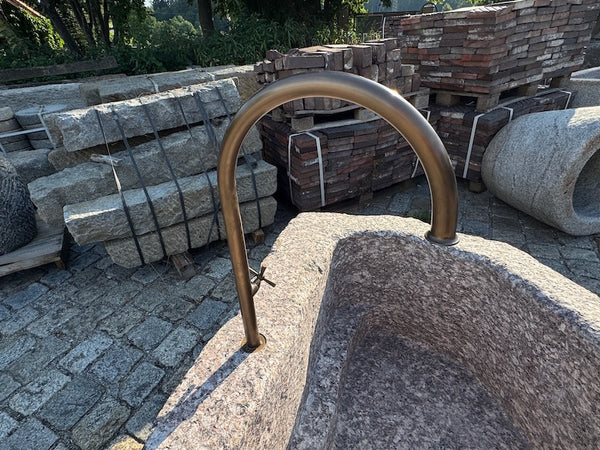 Gartenbrunnen mit Messingwassereinlauf