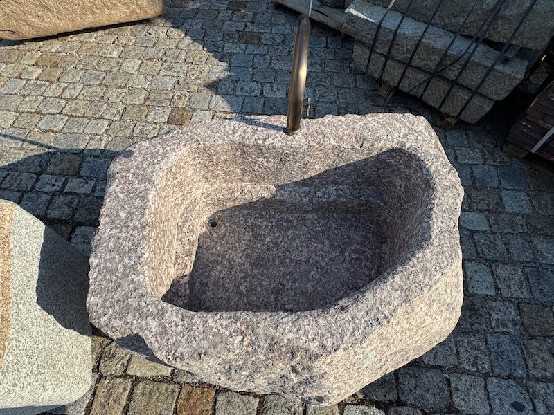 Gartenbrunnen mit Wasserhahn Auslauf