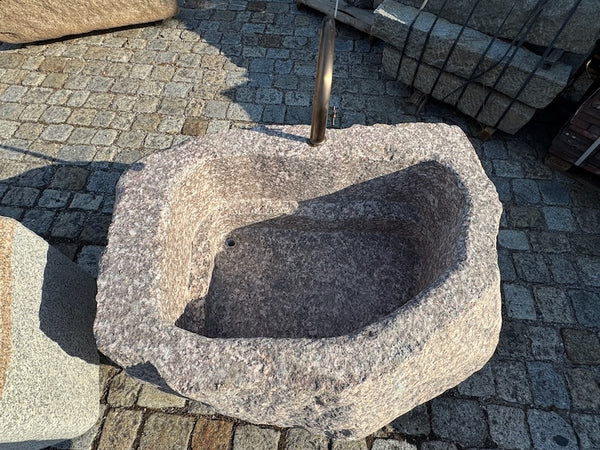 Gartenbrunnen mit Wasserhahn Auslauf