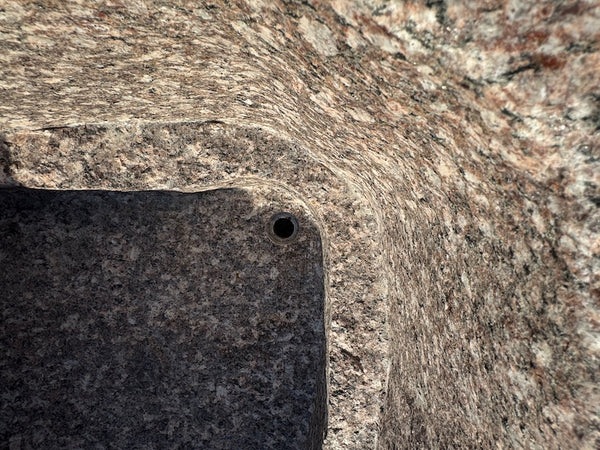 Gartenbrunnen mit Wasserhahn