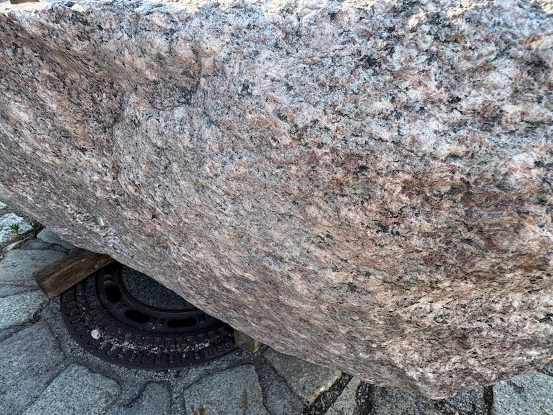 Gartenbrunnen mit Wasserhahn