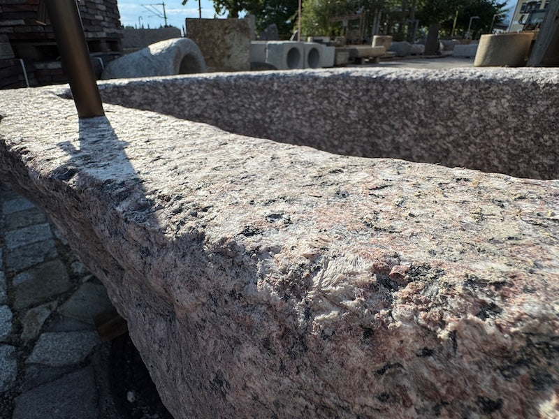 Gartenbrunnen mit Wasserhahn