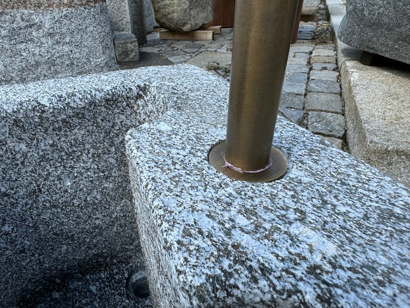 Gartenbrunnen modern Wasserauslauf Bohrung