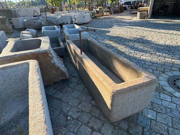 Gartenbrunnen Granit Rost Optik Vorderansicht