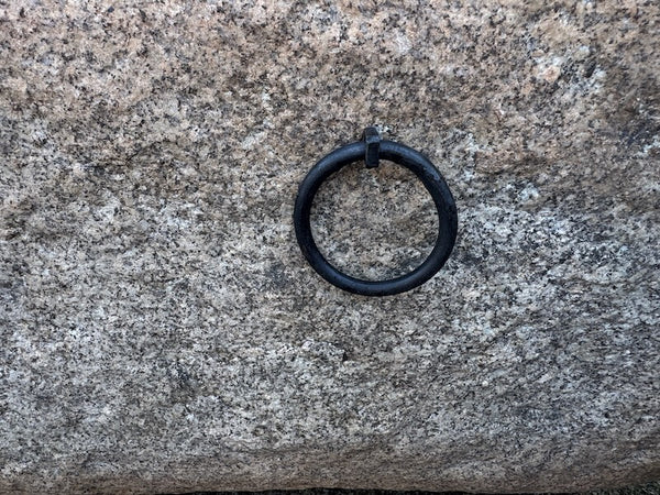 Großer Natursteinbrunnen