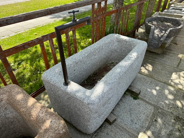 Steinbrunnen Granit hell