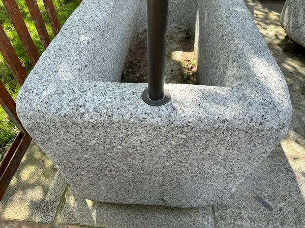 Steinbrunnen Granit