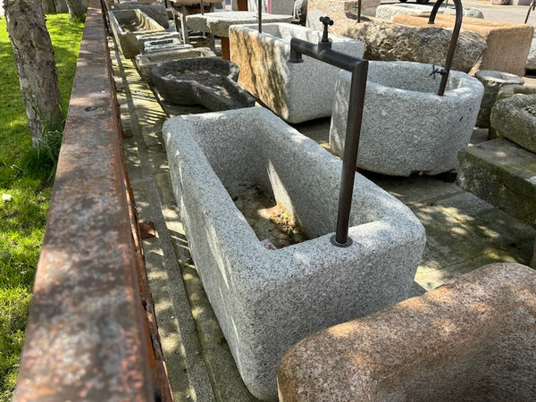 Steinbrunnen Granit Oberfläche