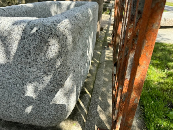 Steinbrunnen Granit