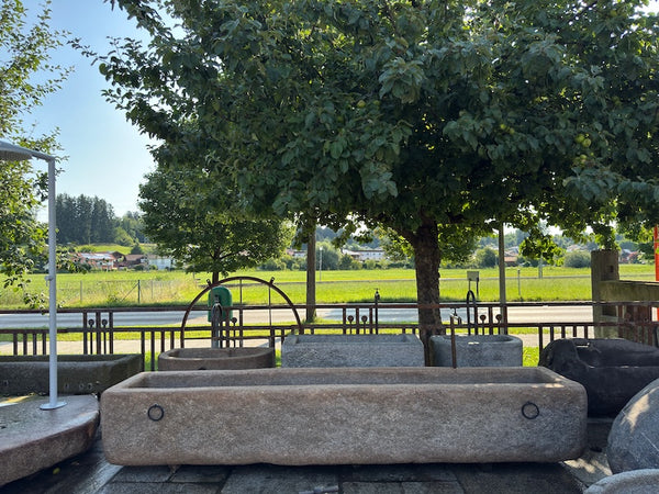 Großer Natursteinbrunnen aus Bayern