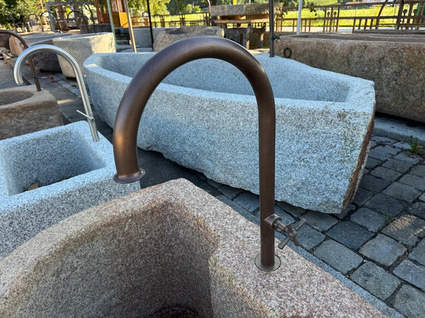 Wandbrunnen mit Messingwassereinlauf