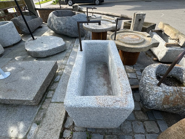 Steinbrunnen aus grauem Granit Brunnenbecken