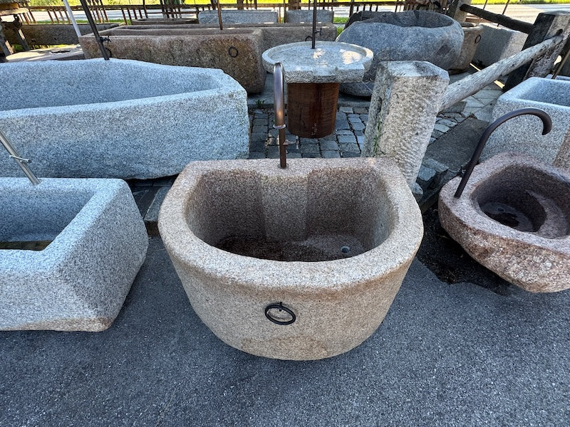 Wandbrunnen mit Wasserauslauf