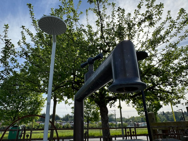 Steinbrunnen aus grauem Granit