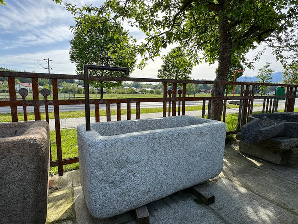 Steinbrunnen aus Granit