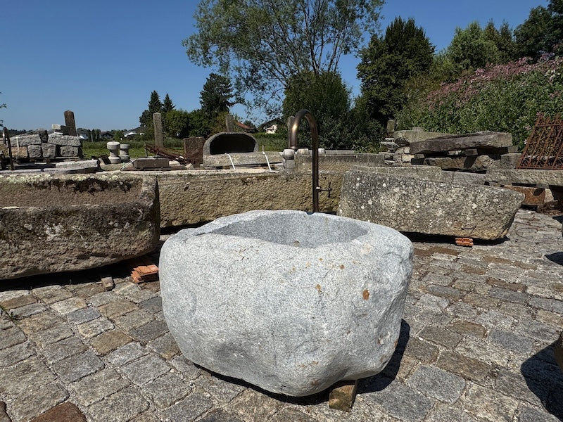 Findlingsbrunnen Garten