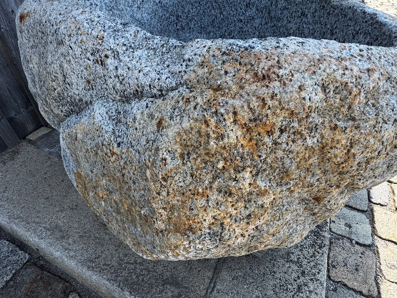 Granitbrunnen Bayern Naturoberfläche