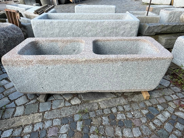 Heller Dorfbrunnen groß