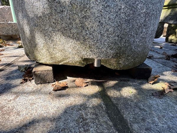 Runder Granitbrunnen mit Wassereinlauf Befestigung