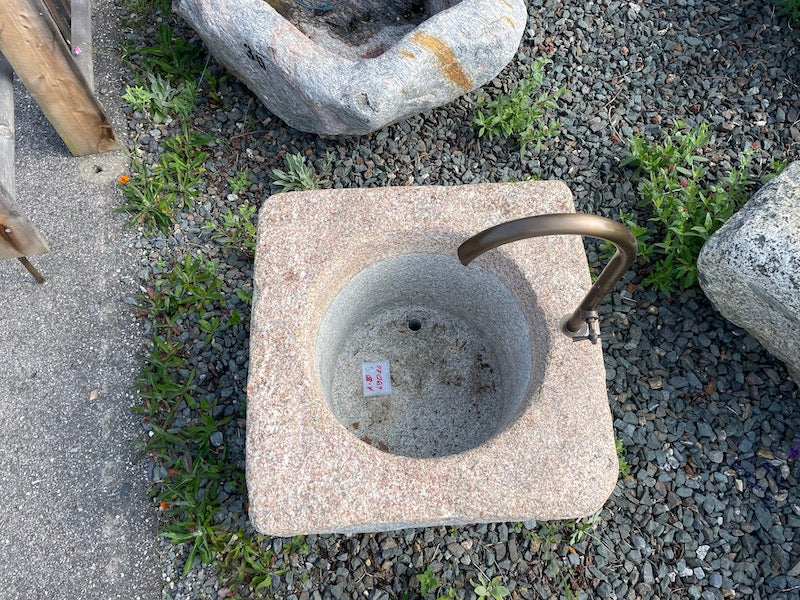 Quadratischer heller Granitbrunnen kaufen